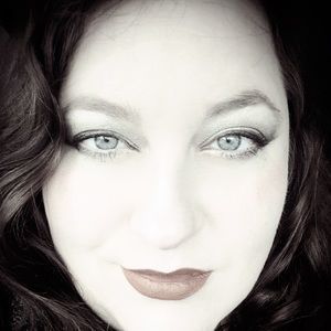 Meet your Posher, Angeline